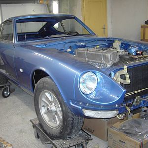 240Z_Front_on_04_